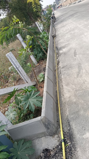 Concrete Kerb Stone - Half Battered