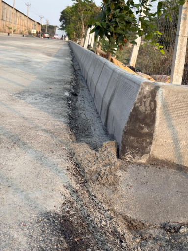 Concrete Kerb Stone - Half Battered