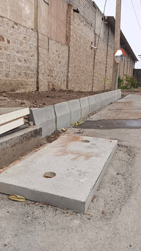 Concrete Kerb Stone - Half Battered