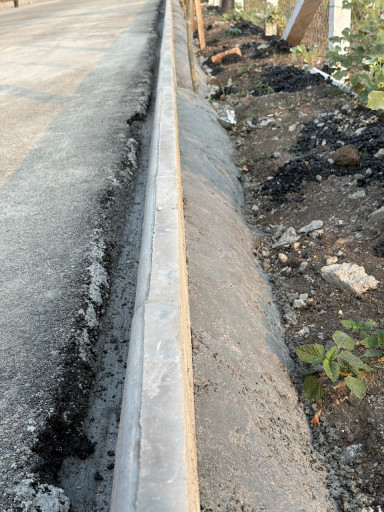 Concrete Kerb Stone - Half Battered