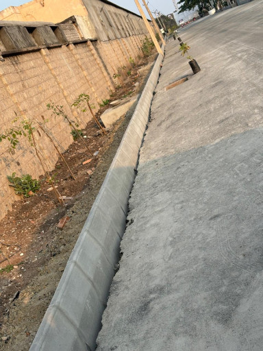 Concrete Kerb Stone - Half Battered