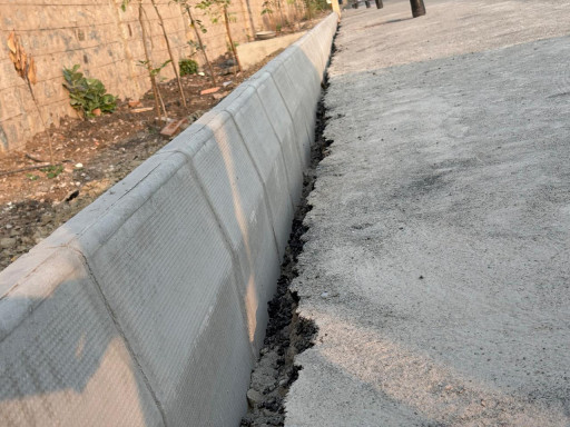 Concrete Kerb Stone - Half Battered